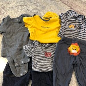 2 baby boy sets size 12m Carter’s -so Adoreable